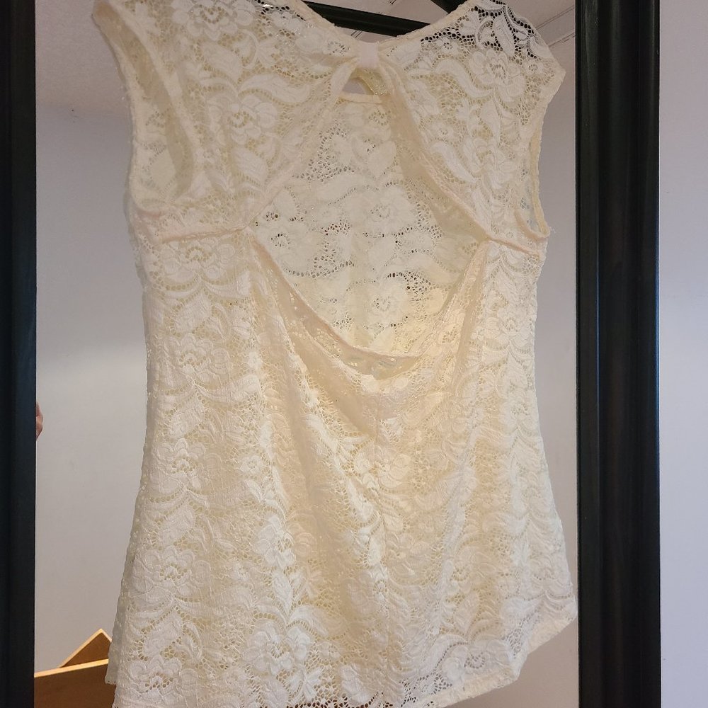 Keyhole Back Lace top - Picture 2 of 2